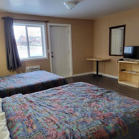 Lakewood Inn 100 Mile House Eksteriør bilde