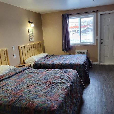 Lakewood Inn 100 Mile House Eksteriør bilde