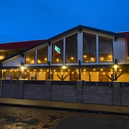 Lakewood Inn 100 Mile House Eksteriør bilde