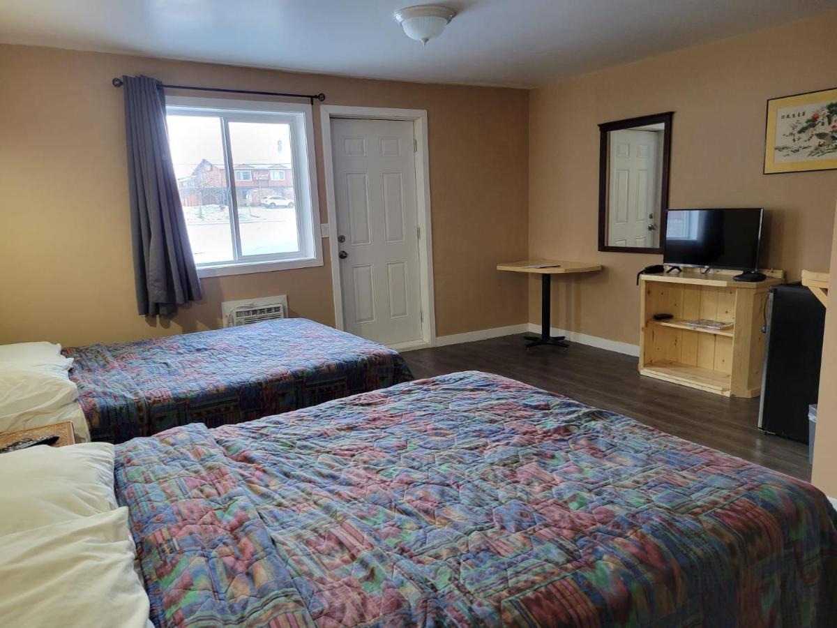 Lakewood Inn 100 Mile House Eksteriør bilde