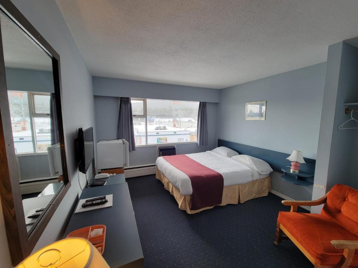 Lakewood Inn 100 Mile House Eksteriør bilde