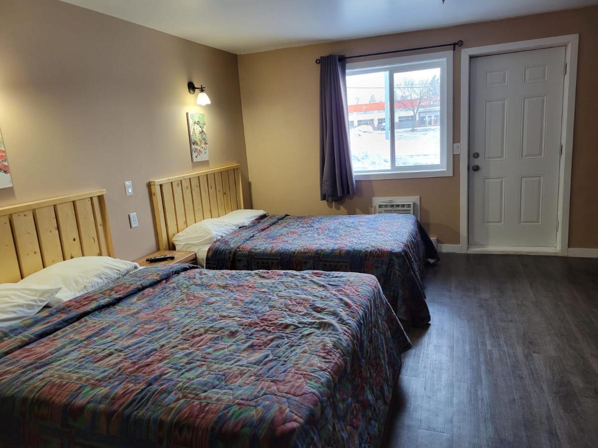 Lakewood Inn 100 Mile House Eksteriør bilde