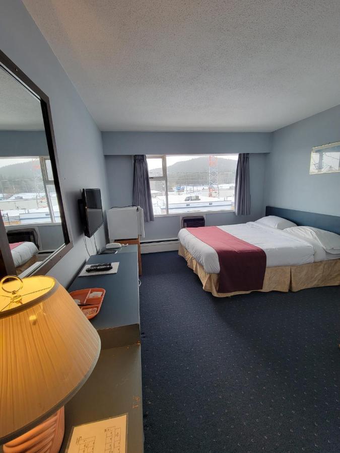 Lakewood Inn 100 Mile House Eksteriør bilde