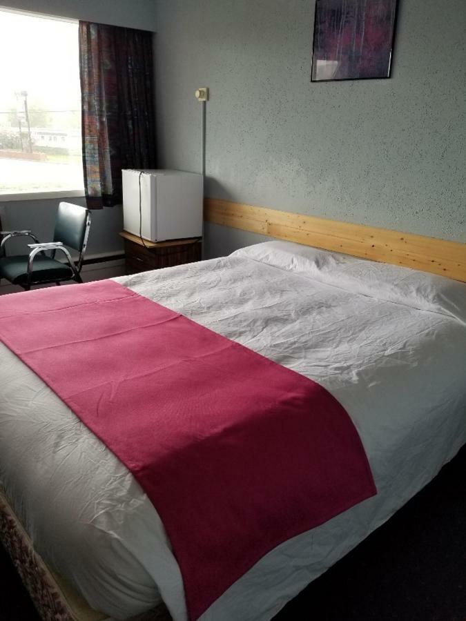 Lakewood Inn 100 Mile House Eksteriør bilde