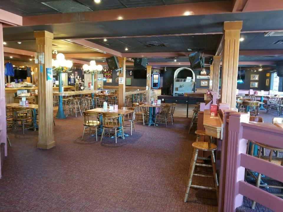 Lakewood Inn 100 Mile House Eksteriør bilde